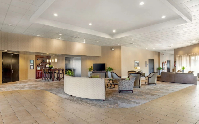 photo 2 of Holiday Inn Huntsville - West
