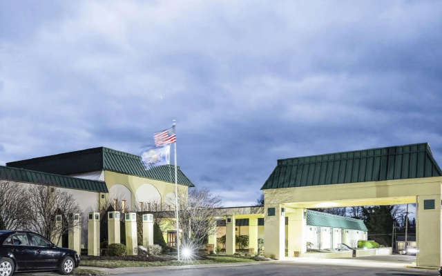 photo 4 of Ramada by Wyndham Indiana