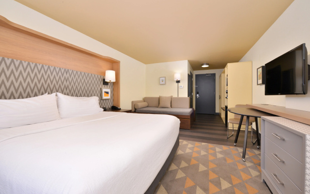 photo 3 of Holiday Inn Kansas City Airport by IHG