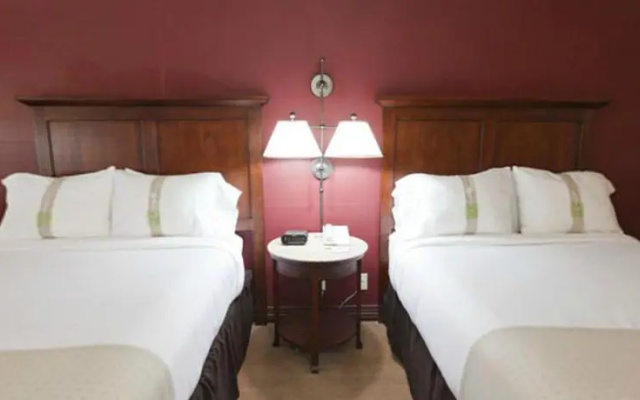 photo 5 of Holiday Inn Kansas City Se Waterpark