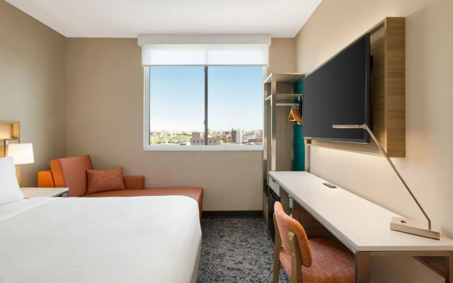 photo 2 of Holiday Inn LIC - LaGuardia West