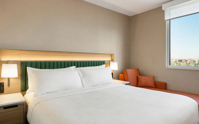 photo 3 of Holiday Inn LIC - LaGuardia West