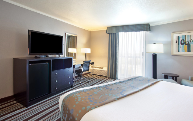 photo 3 of Holiday Inn Long Beach Airport Hotel and Conference Center by IHG