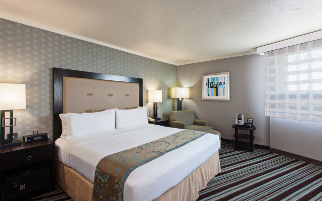 photo 5 of Holiday Inn Long Beach Airport Hotel and Conference Center by IHG
