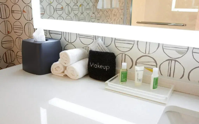 photo 2 of Holiday Inn Louisville Downtown by IHG