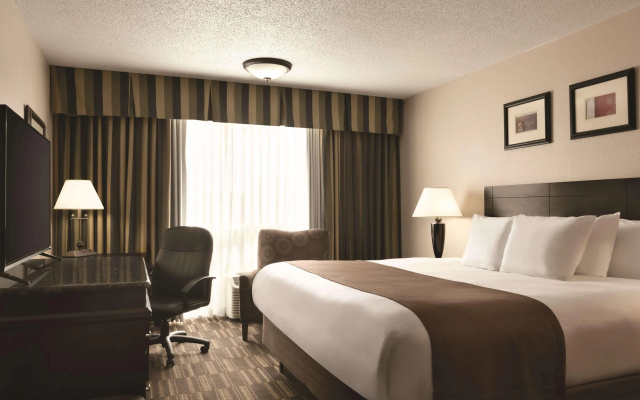 photo 4 of Radisson Hotel Louisville North