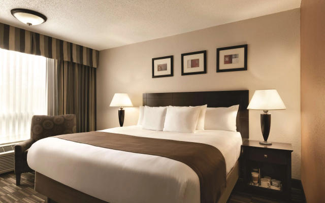 photo 5 of Radisson Hotel Louisville North