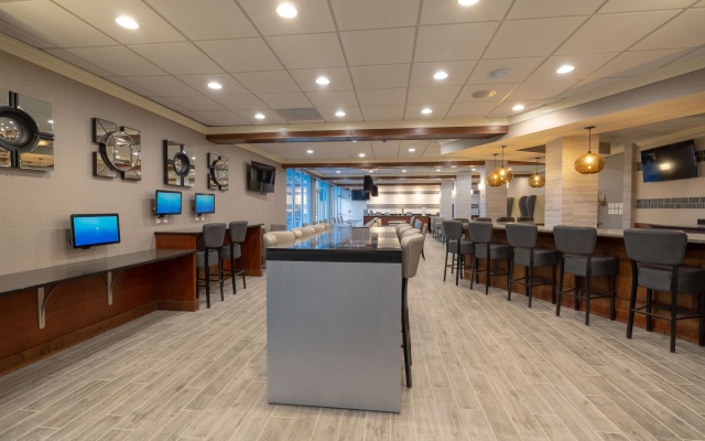 photo 2 of Cottonwood Airport & Expo Hotel Louisville