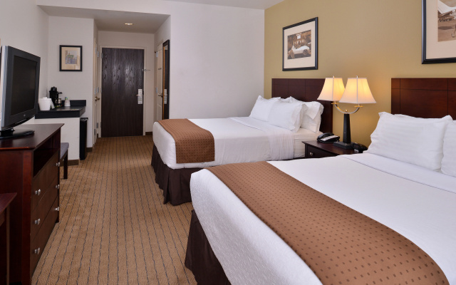 photo 3 of Holiday Inn Madison at The American Center by IHG