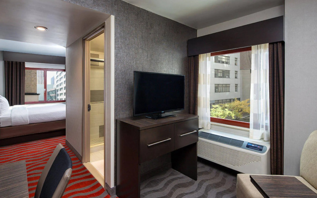 photo 5 of Holiday Inn Manhattan - Financial District, an IHG Hotel