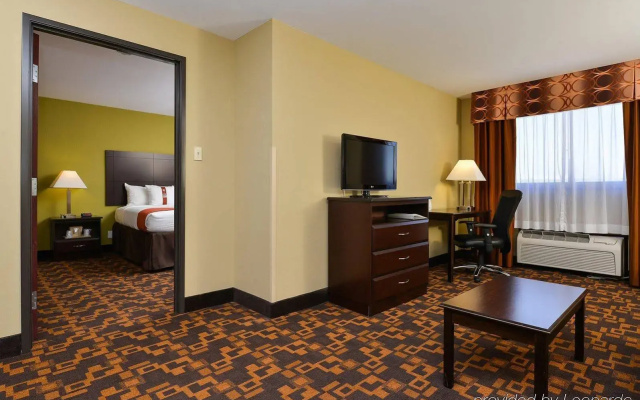 photo 2 of Holiday Inn Mt. Prospect Chicago