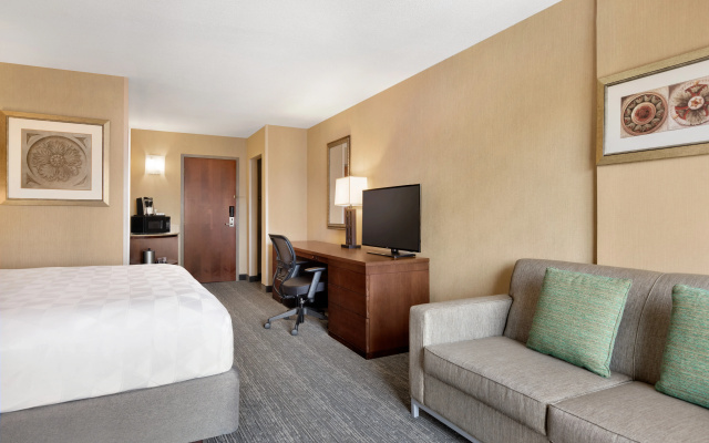 photo 5 of Holiday Inn National Airport/Crystal City by IHG