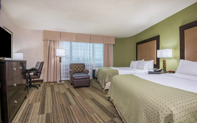 photo 5 of Holiday Inn New Orleans West Bank Tower by IHG