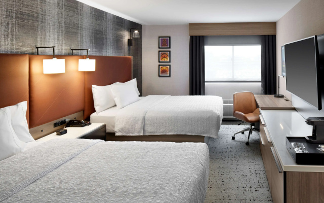 photo 3 of Hampton Inn Newark Airport