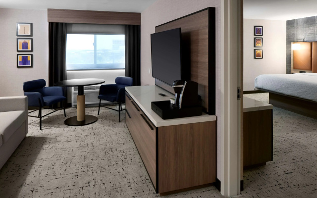 photo 4 of Hampton Inn Newark Airport