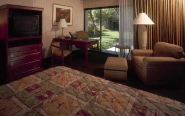 photo 2 of Holiday Inn Phoenix Midtown