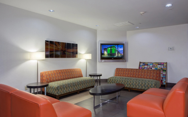 photo 2 of Holiday Inn North Phoenix