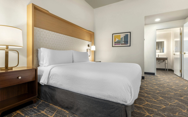 photo 3 of Holiday Inn & Suites Oakland Airport by IHG
