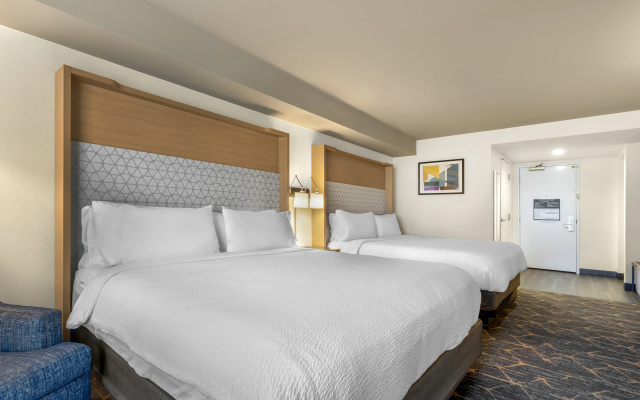 photo 4 of Holiday Inn & Suites Oakland Airport by IHG