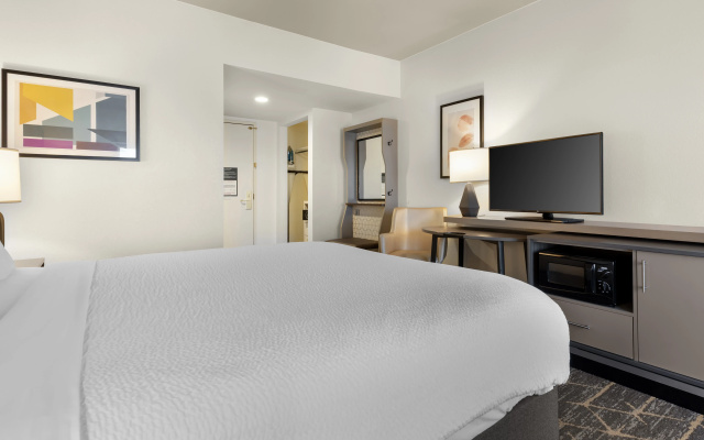 photo 5 of Holiday Inn & Suites Oakland Airport by IHG