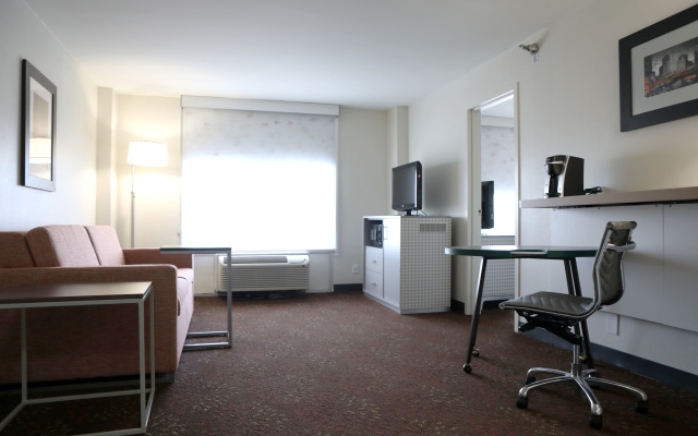 photo 3 of Holiday Inn Chicago O'Hare Area by IHG