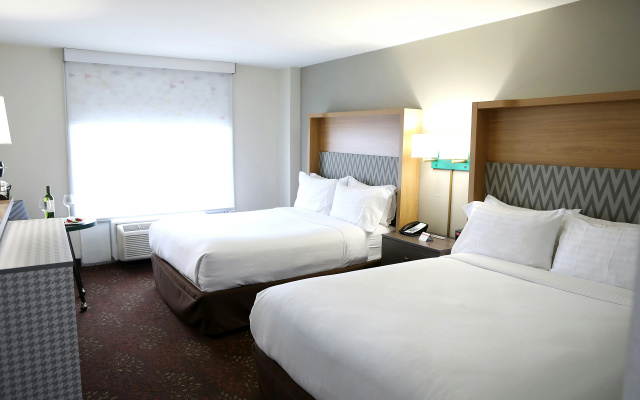 photo 5 of Holiday Inn Chicago O'Hare Area by IHG