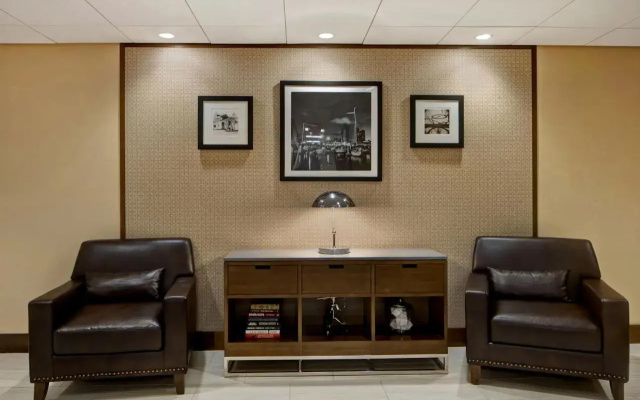 photo 2 of Holiday Inn Peoria-city Centre