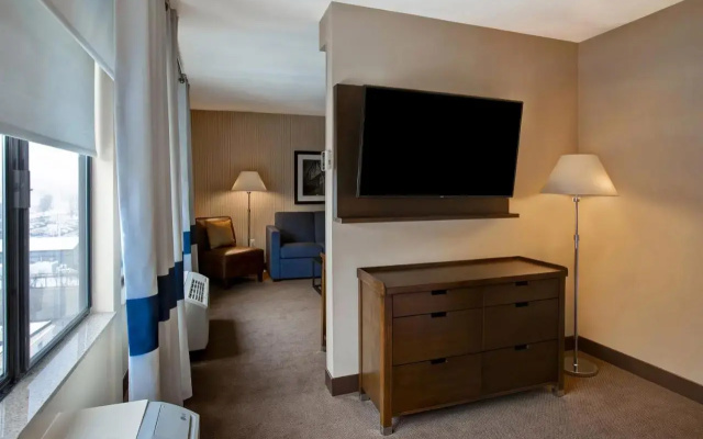 photo 4 of Holiday Inn Peoria-city Centre
