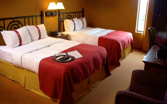 photo 5 of Holiday Inn Pewaukee - Milwaukee West by IHG