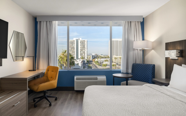 photo 5 of Holiday Inn Express & Suites Phoenix Midtown by IHG