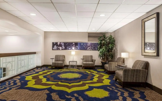 photo 3 of Holiday Inn Pittsburgh University Center