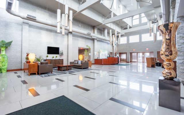 photo 2 of Holiday Inn Plainview-Long Island by IHG