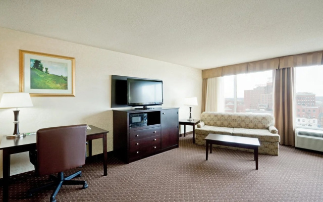 photo 4 of Holiday Inn By the Bay