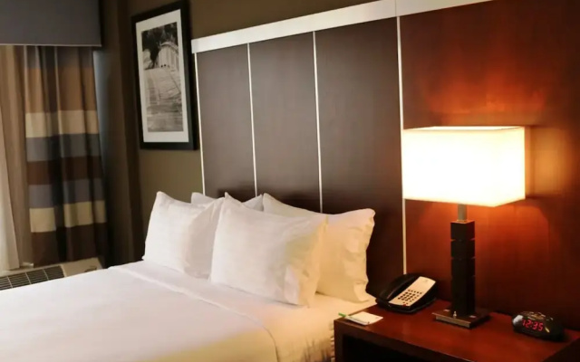 photo 2 of Holiday Inn Raleigh (Crabtree Valley Mall)