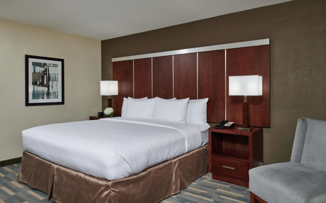 photo 4 of DoubleTree by Hilton Raleigh Crabtree Valley