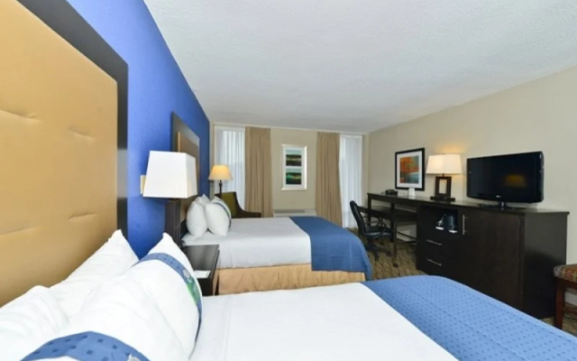 photo 4 of DoubleTree by Hilton Raleigh Midtown