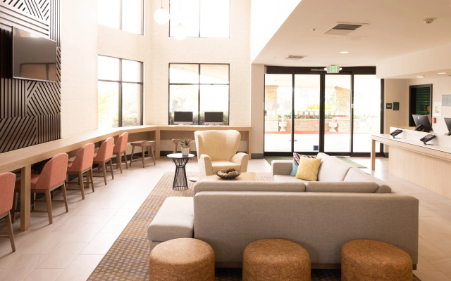 photo 2 of Holiday Inn Santa Ana-Orange Co. Arpt by IHG
