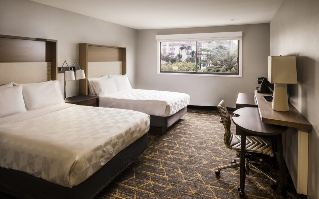 photo 4 of Holiday Inn Santa Ana-Orange Co. Arpt by IHG