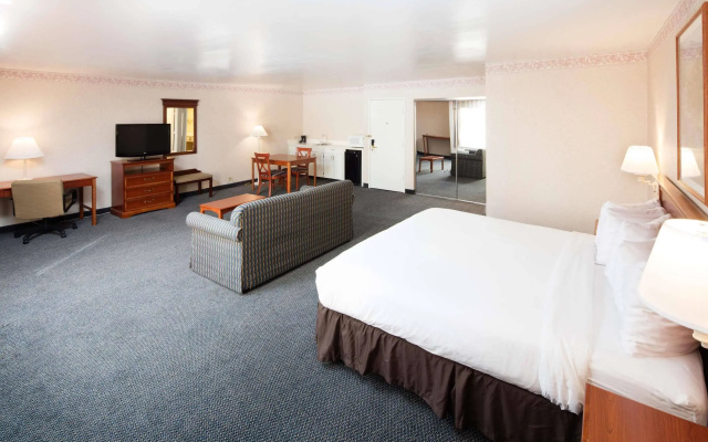 photo 4 of Red Lion Hotel & Conference Center - Seattle/Renton