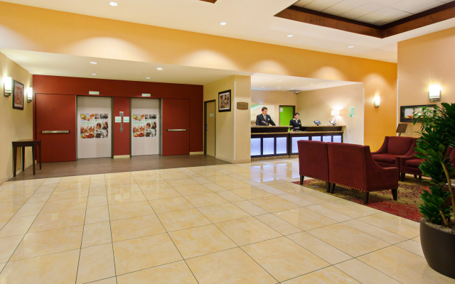 photo 2 of Holiday Inn Express And Suites Seattle Downtown - Lake Union by IHG
