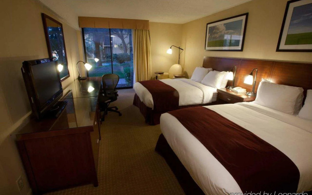 photo 3 of DoubleTree By Hilton Hotel Dallas - DFW Airport North