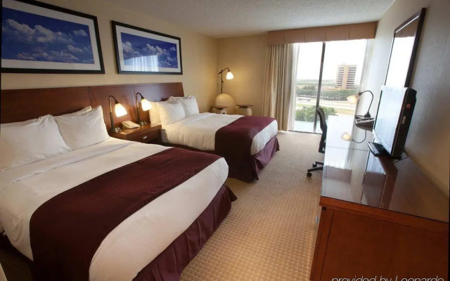 photo 4 of DoubleTree By Hilton Hotel Dallas - DFW Airport North