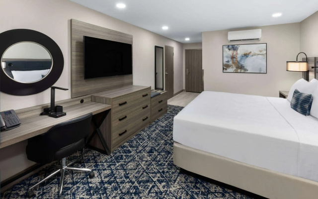 photo 5 of Holiday Inn Select Dfw Airport South