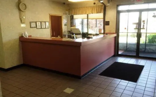 photo 2 of Holiday Inn St Louis Airport
