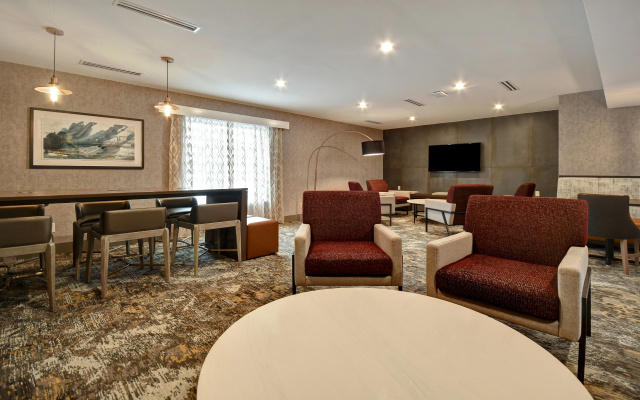 photo 2 of DoubleTree by Hilton St. Louis Airport