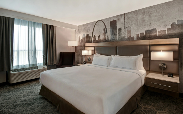 photo 3 of DoubleTree by Hilton St. Louis Airport