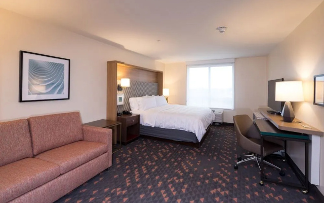 photo 4 of Holiday Inn & Suites Detroit - Troy