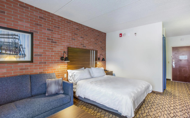 photo 3 of Burrstone Inn, an Ascend Collection Hotel