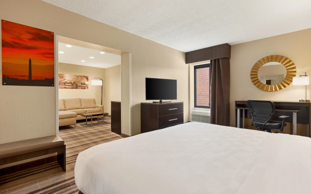 photo 4 of Holiday Inn Washington-Dulles International Airport by IHG