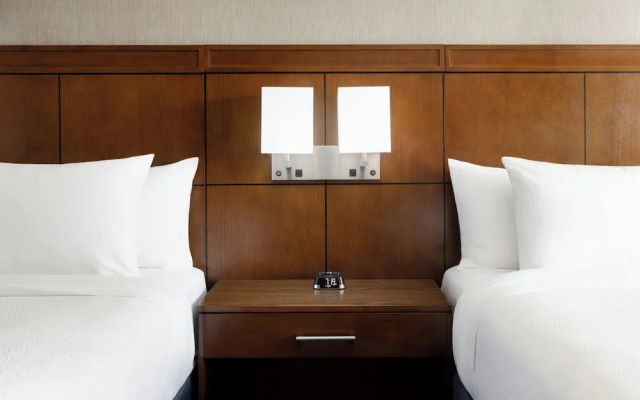 photo 3 of Holiday Inn Hotel Woodland Hills (Warner Ctr)